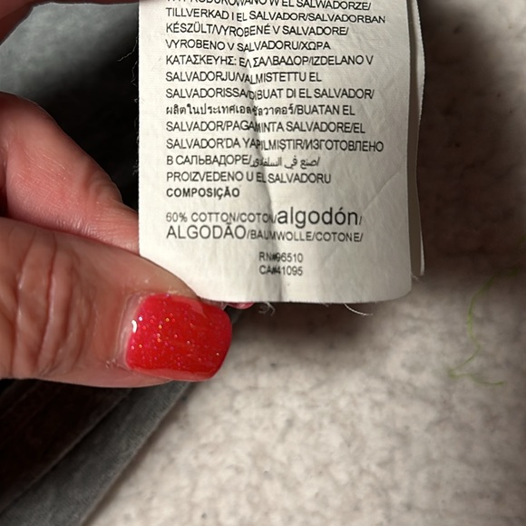 Under Armour Oversized Girls L/S Gray Tee, GUC, Size XS - Picture 4 of 10